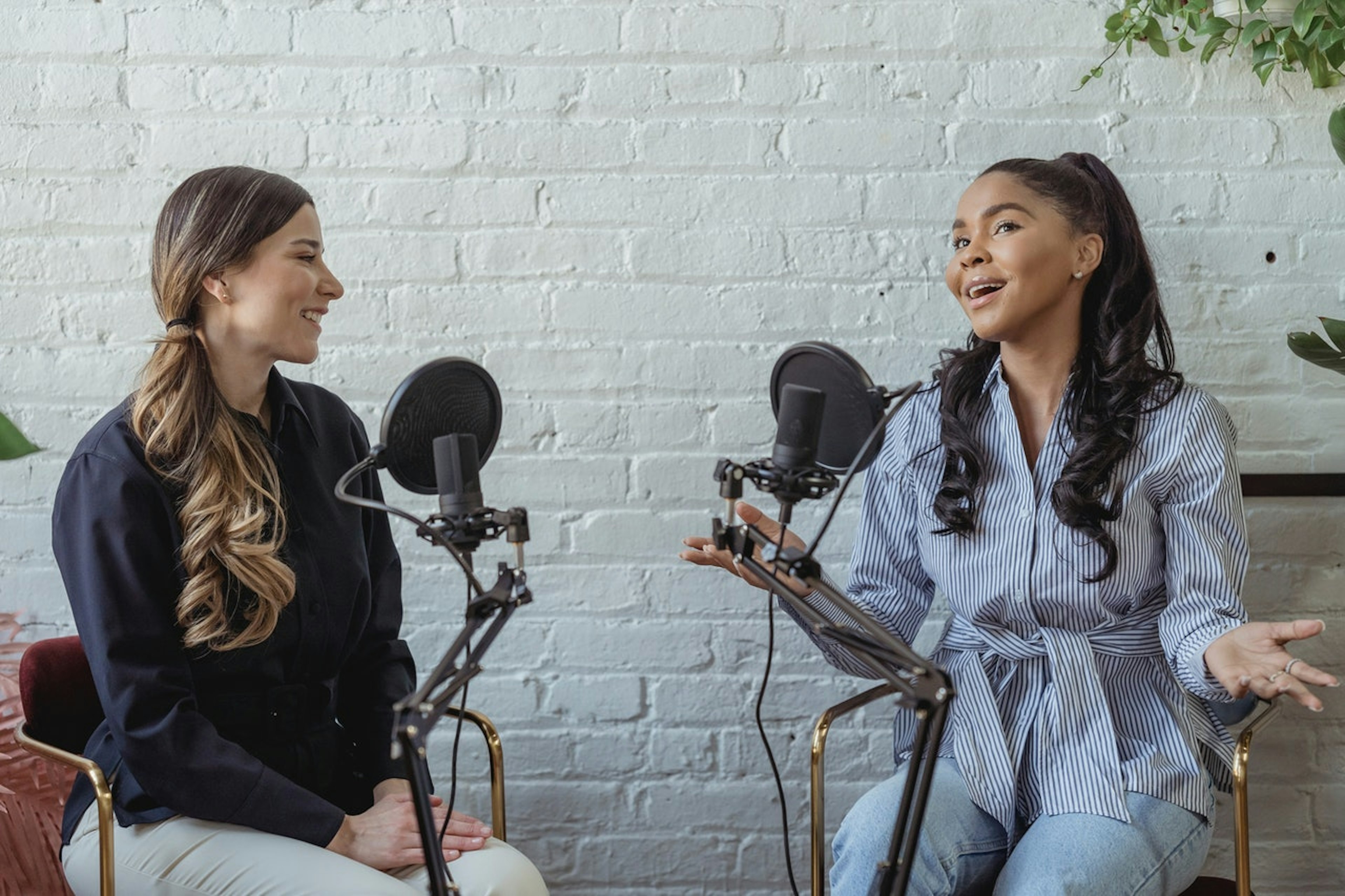 2 Women recording a podcast interview together